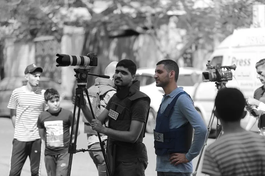 محمود السراج برفقة شقيقه الصحفي رشدي السراج.